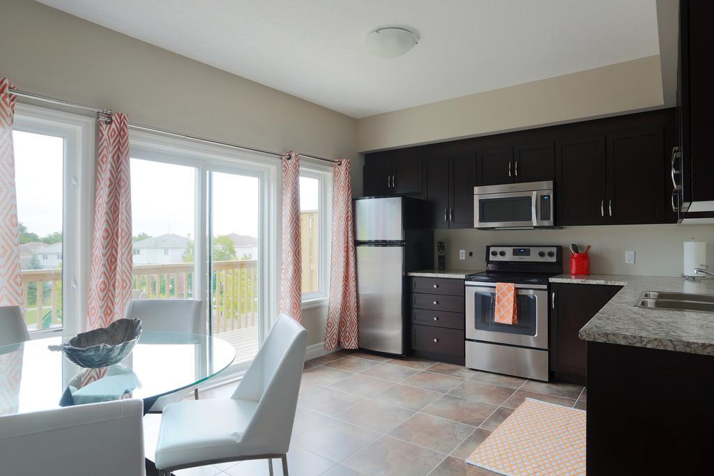Boardwalk Homes - Executive Townhomes Kitchener Rum bild
